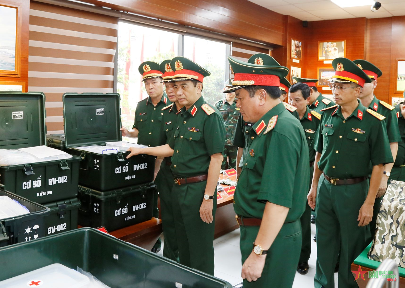 Đại tướng Phan Văn Giang thăm và làm việc tại Cục Quân y